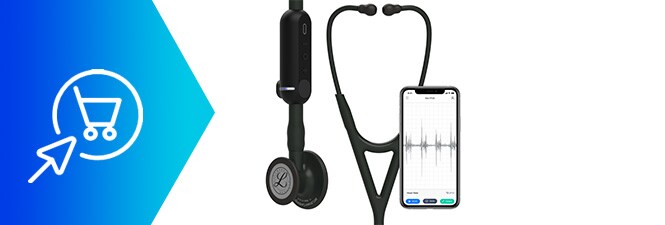 Gros plan d’un clinicien utilisant lestéthoscope numérique Littmann sur lapoitrine d’un patient
